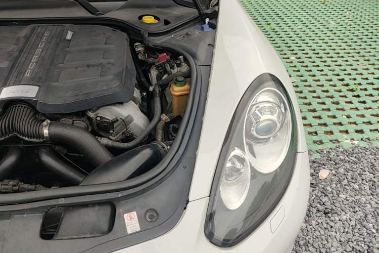 Used Porsche Panamera 2014 Panamera 3.0T Engine Bay Left