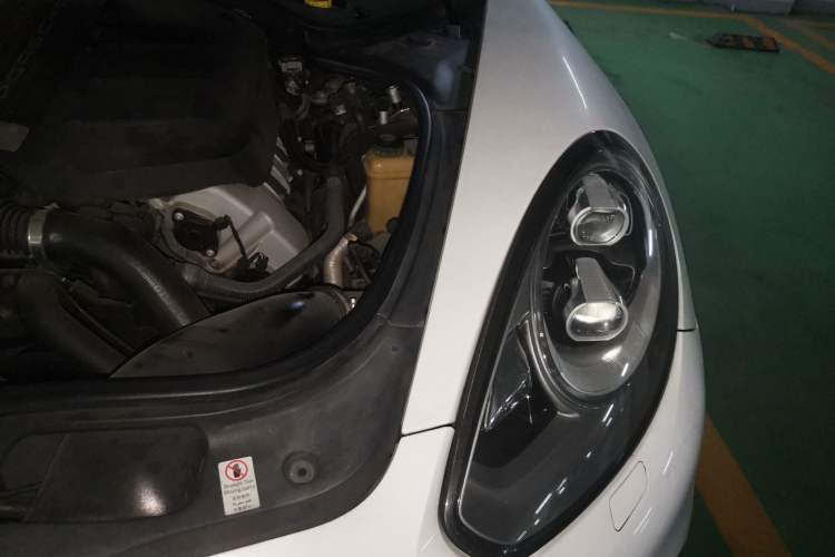 Used Porsche Panamera 2014 Panamera 4 3.0T Engine Bay Left