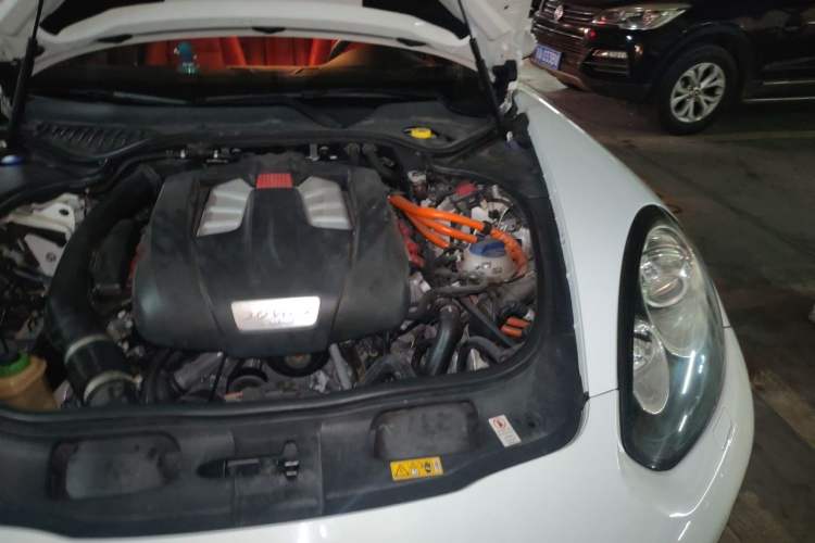 Used Porsche Panamera 2014 Panamera S E-Hybrid 3.0T Engine Bay Left