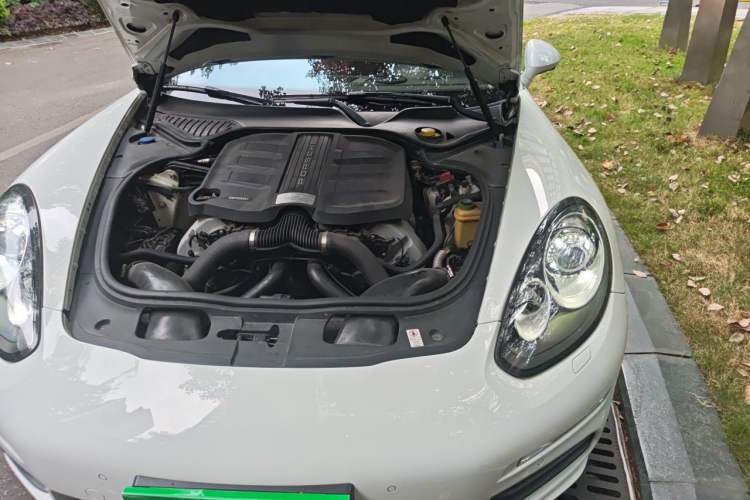 Used Porsche Panamera 2014 Panamera 3.0T Engine Bay Left
