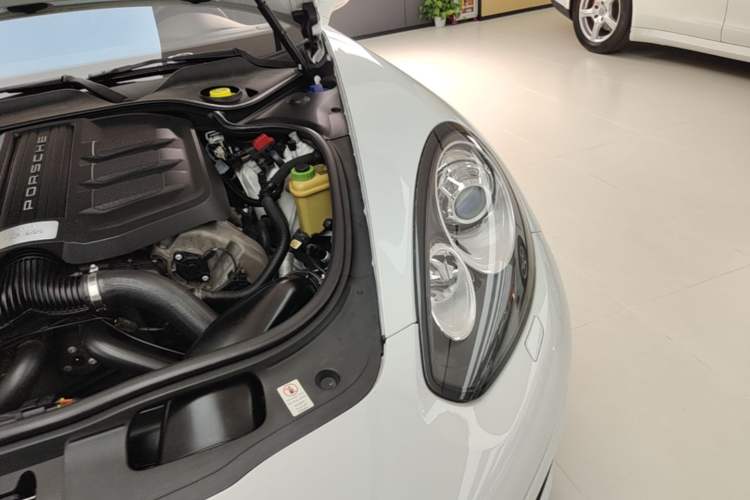 Used Porsche Panamera 2014 Panamera 3.0T Engine Bay Left