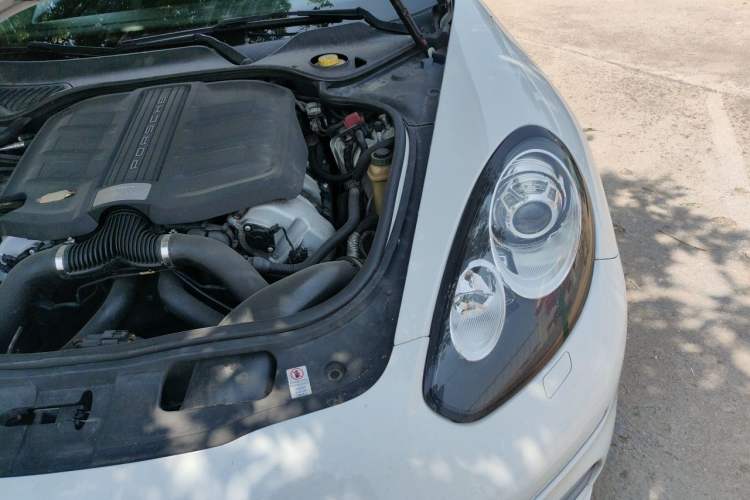 Used Porsche Panamera 2014 Panamera 4 3.0T Engine Bay Left