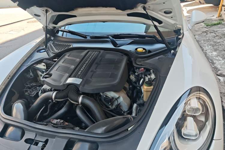 Used Porsche Panamera 2014 Panamera 4S Executive 3.0T Engine Bay Left