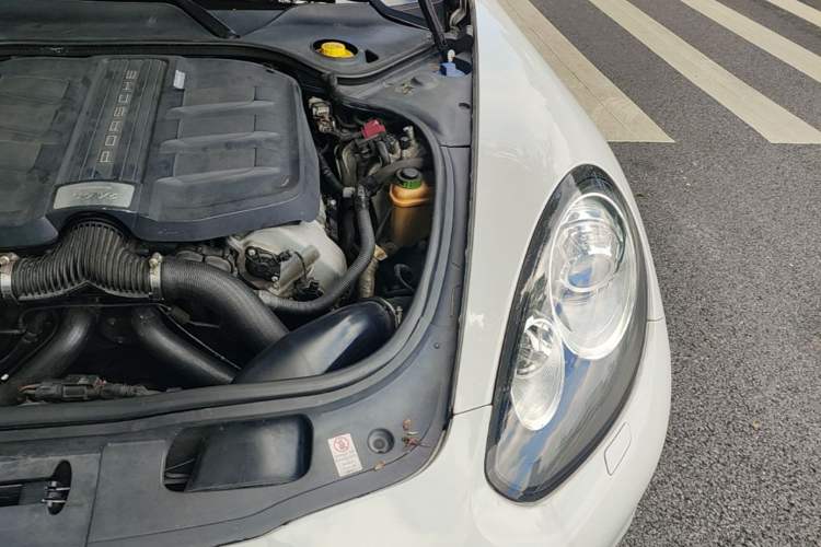 Used Porsche Panamera 2014 Panamera 3.0T Engine Bay Left