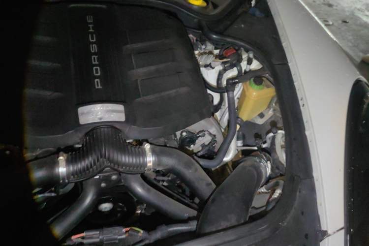 Used Porsche Panamera 2014 Panamera 3.0T Engine Bay Left