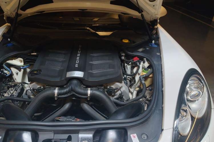 Used Porsche Panamera 2014 Panamera 3.0T Engine Bay Left