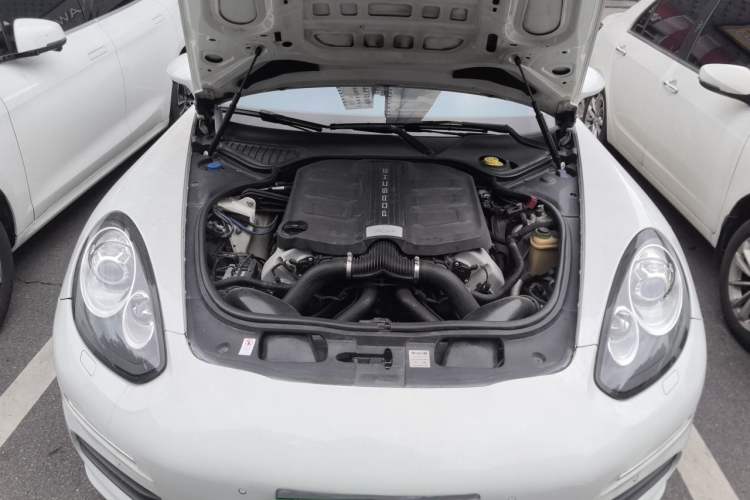 Used Porsche Panamera 2014 Panamera 3.0T Engine Bay