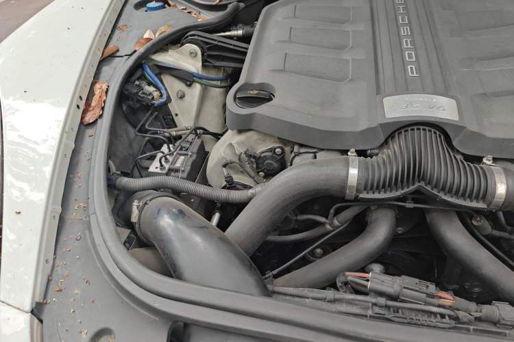 Used Porsche Panamera 2014 Panamera 3.0T Engine Bay Right