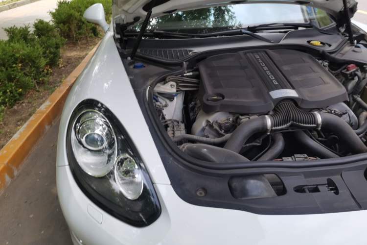 Used Porsche Panamera 2014 Panamera 3.0T Engine Bay Right