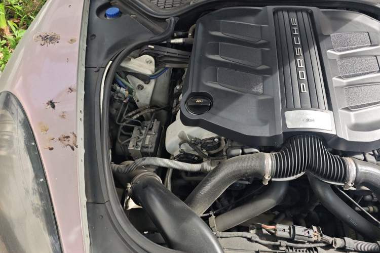 Used Porsche Panamera 2014 Panamera 3.0T Engine Bay Right