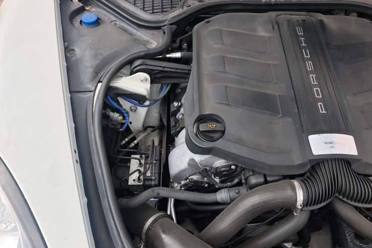 Used Porsche Panamera 2014 Panamera 3.0T Engine Bay Right