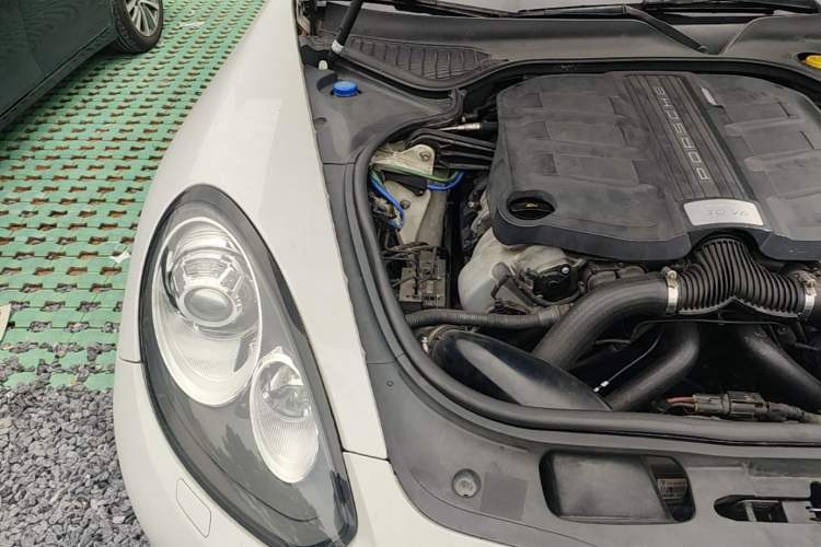 Used Porsche Panamera 2014 Panamera 3.0T Engine Bay Right