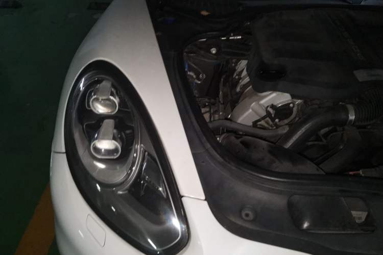 Used Porsche Panamera 2014 Panamera 4 3.0T Engine Bay Right