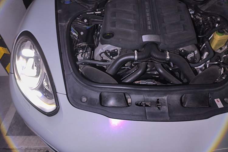 Used Porsche Panamera 2014 Panamera 3.0T Engine Bay Right