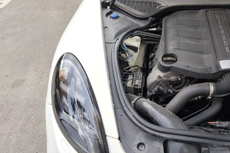 Used Porsche Panamera 2014 Panamera Executive 3.0T Engine Bay Right