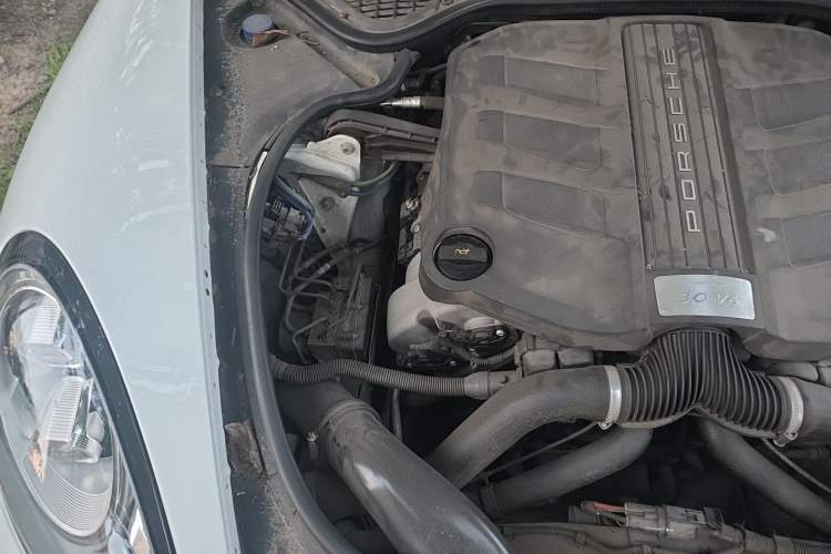 Used Porsche Panamera 2014 Panamera 4 3.0T Engine Bay Right