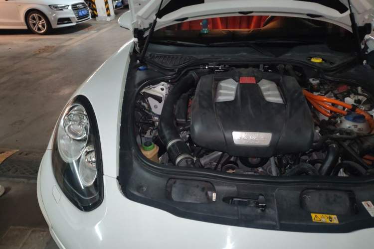 Used Porsche Panamera 2014 Panamera S E-Hybrid 3.0T Engine Bay Right
