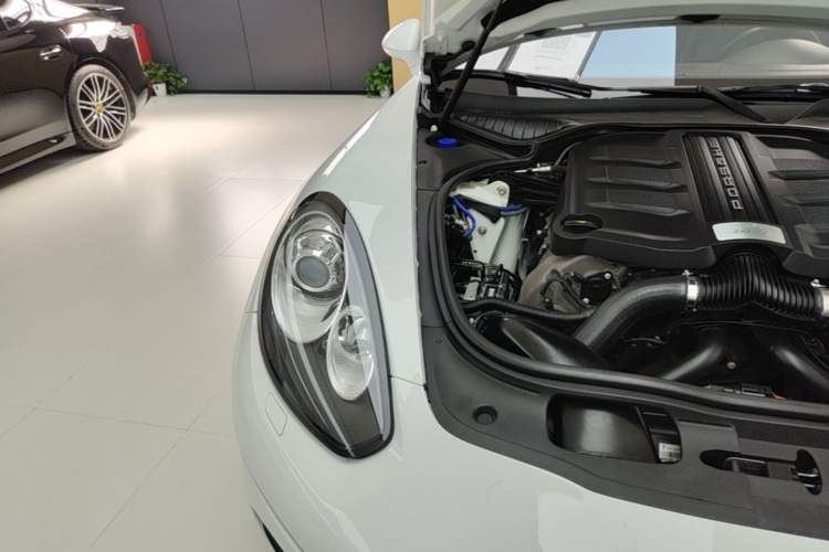 Used Porsche Panamera 2014 Panamera 3.0T Engine Bay Right