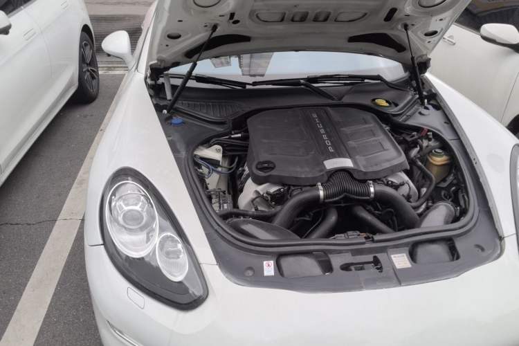 Used Porsche Panamera 2014 Panamera 3.0T Engine Bay Right