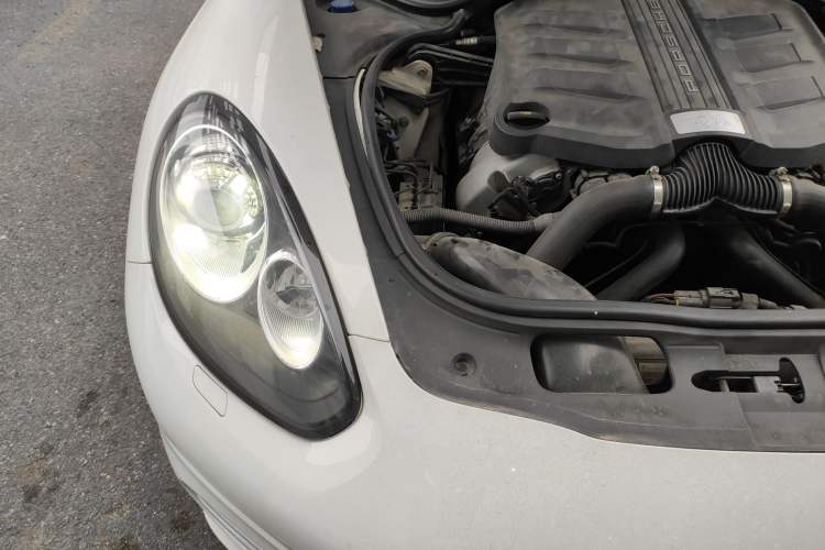 Used Porsche Panamera 2014 Panamera 4 3.0T Engine Bay Right