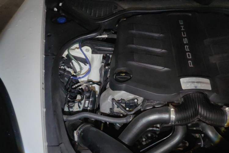 Used Porsche Panamera 2014 Panamera 3.0T Engine Bay Right