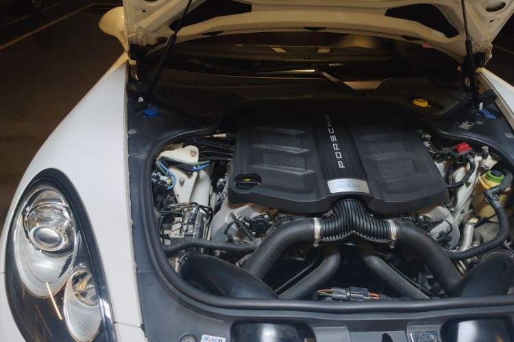 Used Porsche Panamera 2014 Panamera 3.0T Engine Bay Right