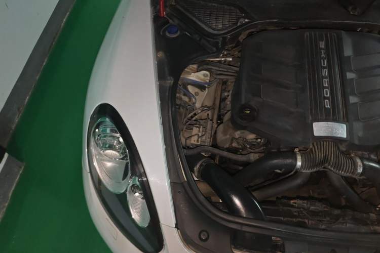 Used Porsche Panamera 2014 Panamera 3.0T Engine Bay Right