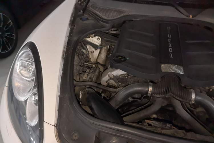 Used Porsche Panamera 2014 Panamera 3.0T Engine Bay Right