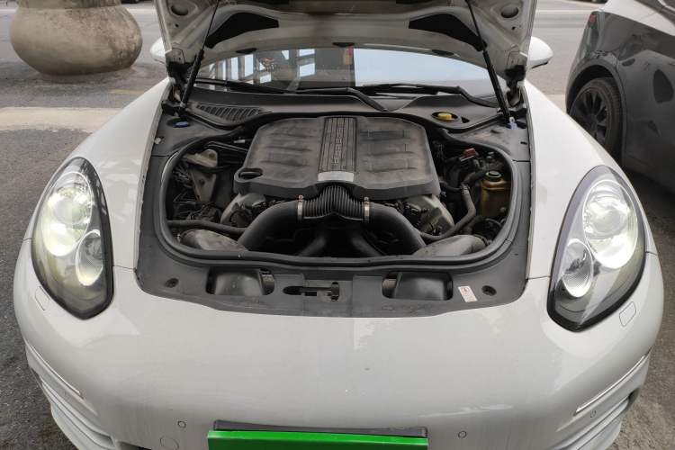 Used Porsche Panamera 2014 Panamera 4 3.0T Engine Bay
