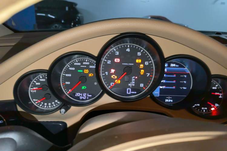 Used Porsche Panamera 2014 Panamera 3.0T Instrument Cluster