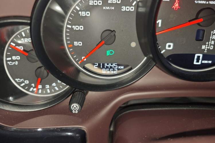 Used Porsche Panamera 2014 Panamera 4 3.0T Odometer Close Up