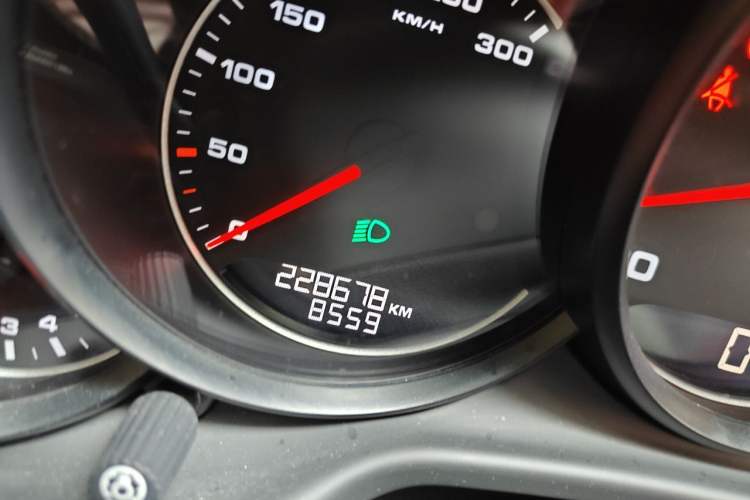 Used Porsche Panamera 2014 Panamera 3.0T Odometer Close Up
