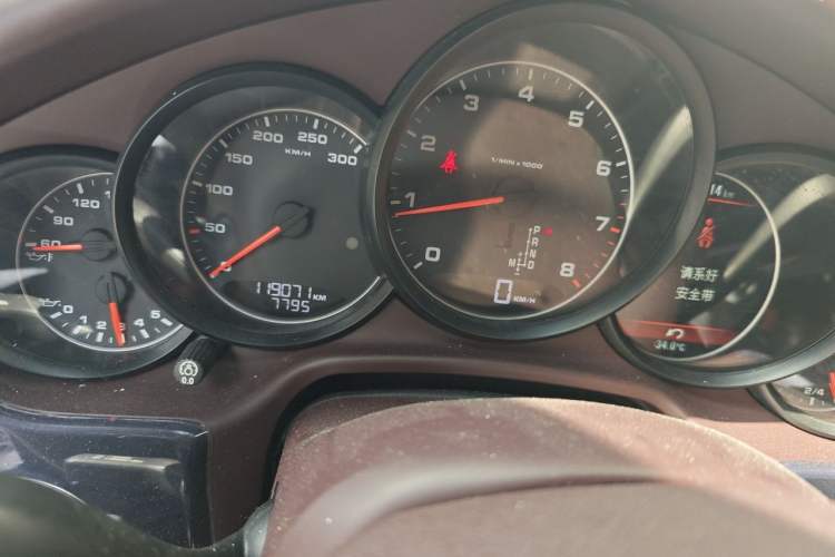 Used Porsche Panamera 2014 Panamera 3.0T Odometer Close Up