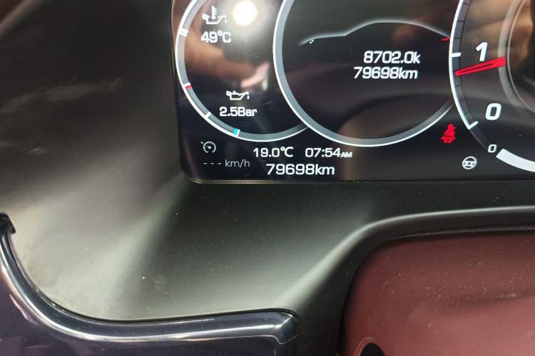 Used Porsche Panamera 2014 Panamera 3.0T Odometer Close Up