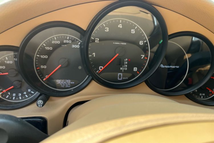 Used Porsche Panamera 2014 Panamera Executive 3.0T Odometer Close Up