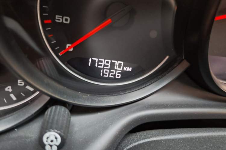 Used Porsche Panamera 2014 Panamera 4 3.0T Odometer Close Up