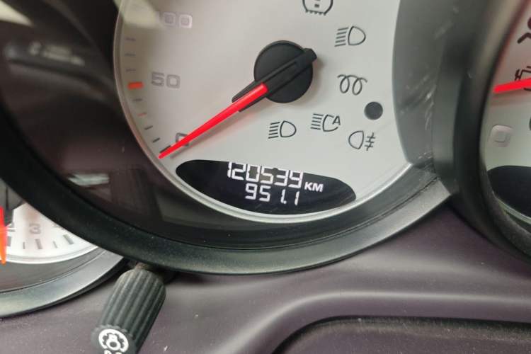Used Porsche Panamera 2014 Panamera 4 3.0T Odometer Close Up