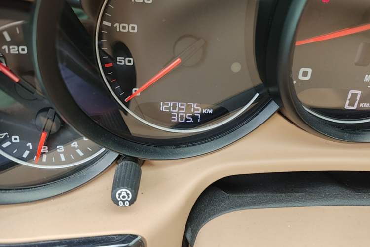 Used Porsche Panamera 2014 Panamera 3.0T Odometer Close Up