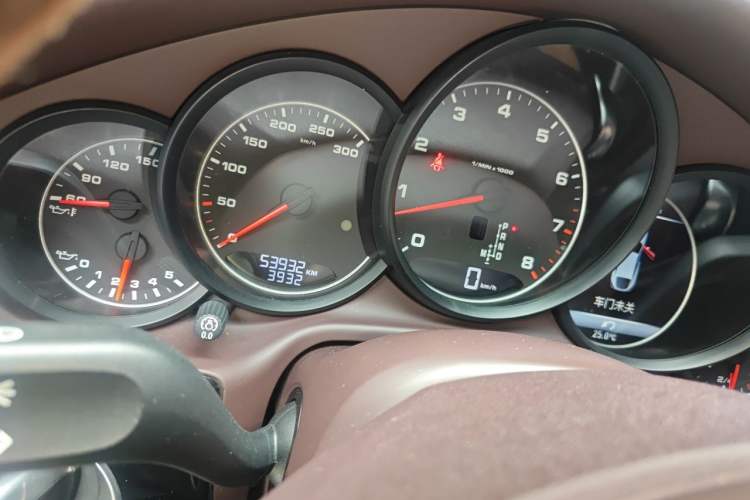 Used Porsche Panamera 2014 Panamera 3.0T Odometer Close Up