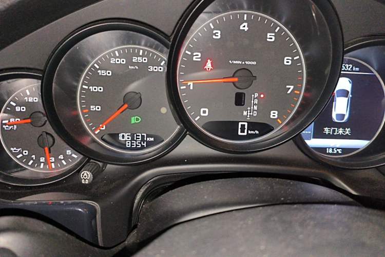 Used Porsche Panamera 2014 Panamera 3.0T Odometer Close Up