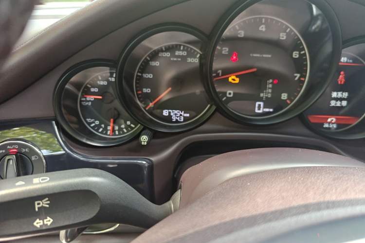 Used Porsche Panamera 2014 Panamera 4 3.0T Odometer Close Up