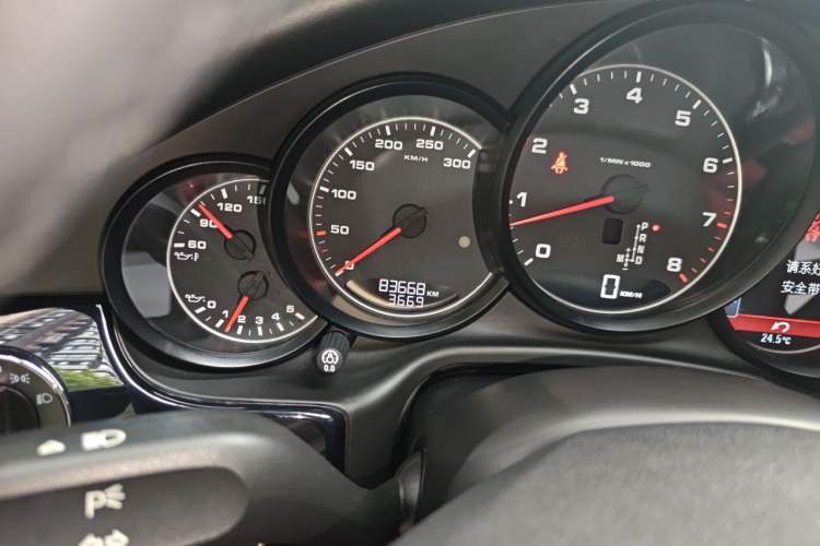 Used Porsche Panamera 2014 Panamera 3.0T Odometer Close Up