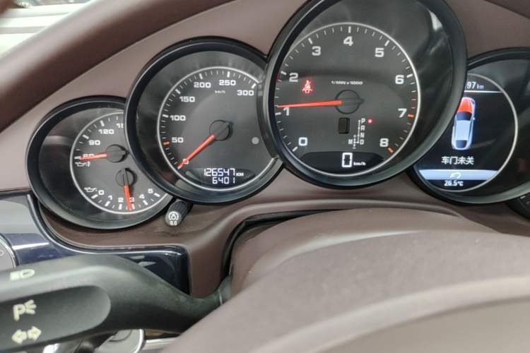 Used Porsche Panamera 2014 Panamera 3.0T Odometer Close Up