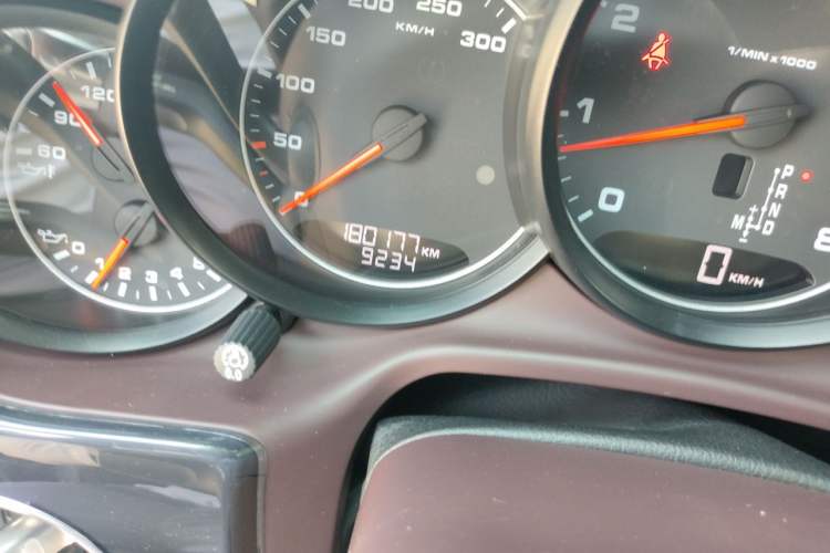 Used Porsche Panamera 2014 Panamera 4 3.0T Odometer Close Up