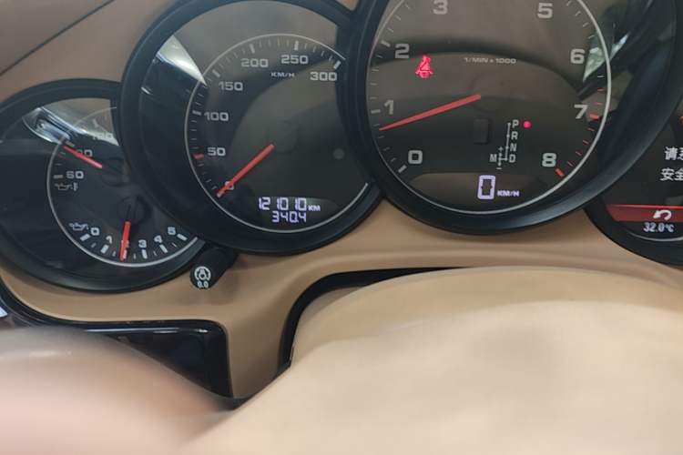 Used Porsche Panamera 2014 Panamera 3.0T Odometer Close Up