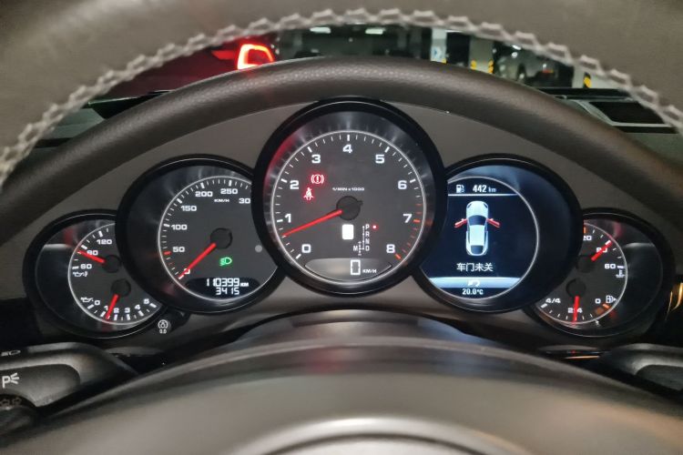 Used Porsche Panamera 2014 Panamera 4 3.0T Odometer Close Up