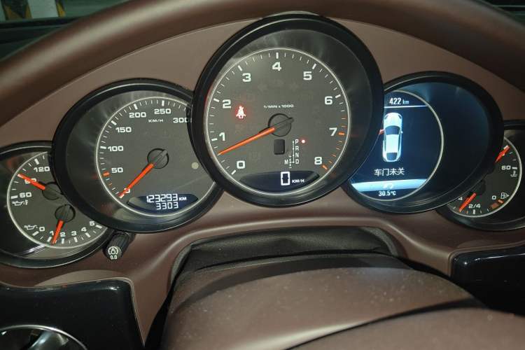 Used Porsche Panamera 2014 Panamera 4 Executive 3.0T Odometer Close Up