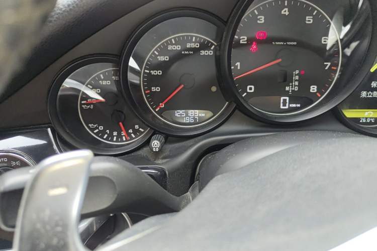 Used Porsche Panamera 2014 Panamera 3.0T Odometer Close Up