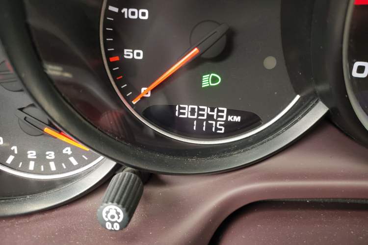 Used Porsche Panamera 2014 Panamera 4 3.0T Odometer Close Up