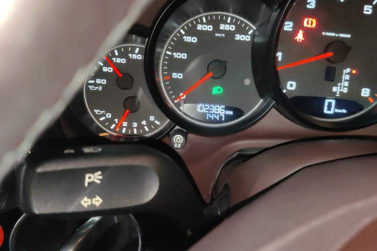 Used Porsche Panamera 2014 Panamera 3.0T Odometer Close Up